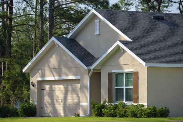 Residential window cleaning for a Central Florida home with clear, bright windows